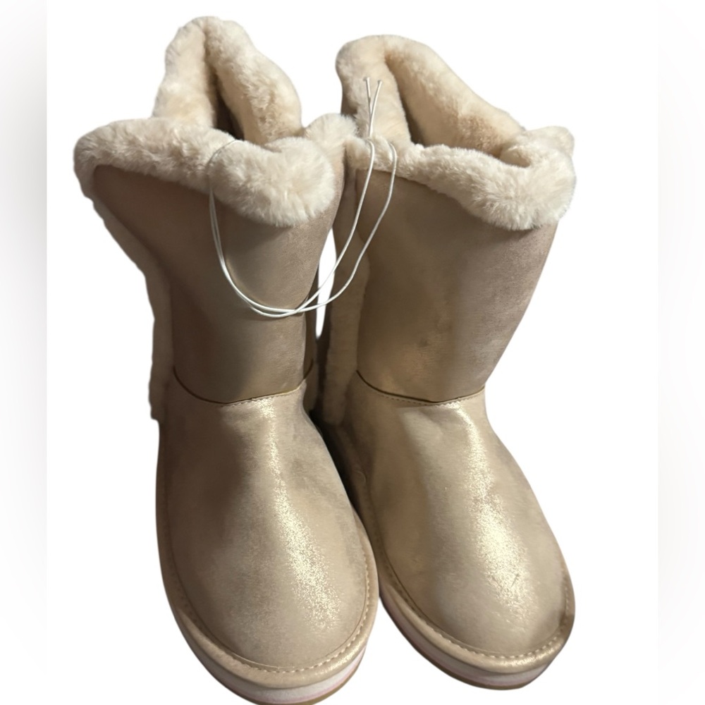 NEW in Box Sugar Big Girls Milhoja Sueded Faux Fur Cozy Boots Gold Rose